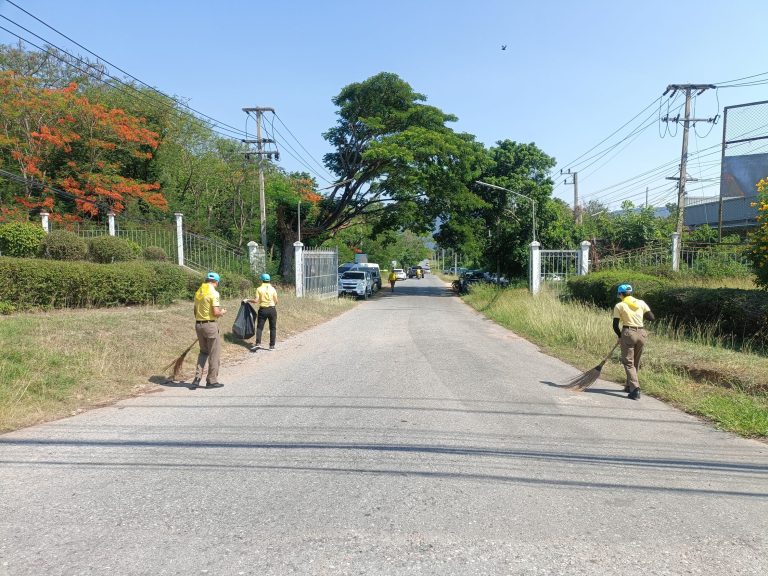พ.ต.ต.กฤษณะ โพธิ์ศรี สว.สภ.คลองไผ่ นำข้าราชการตำรวจ สภ.คลองไผ่ ชุดจิตอาสา ร่วมกับ ส่วนราชการ และประชาชนในพื้นที่
